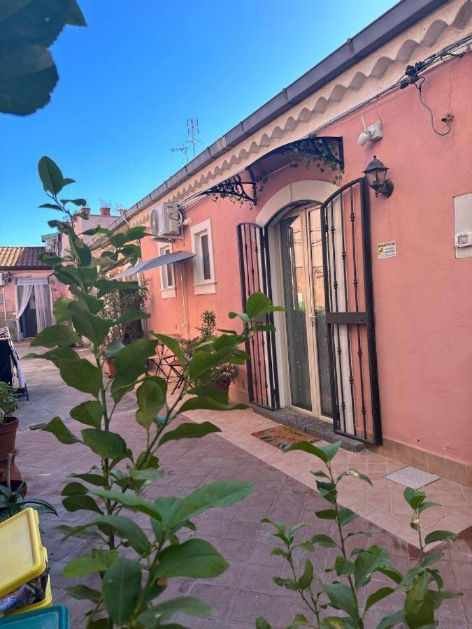 Tropical Holiday House Aeroporto di Catania Fontana Rossa Esterno foto