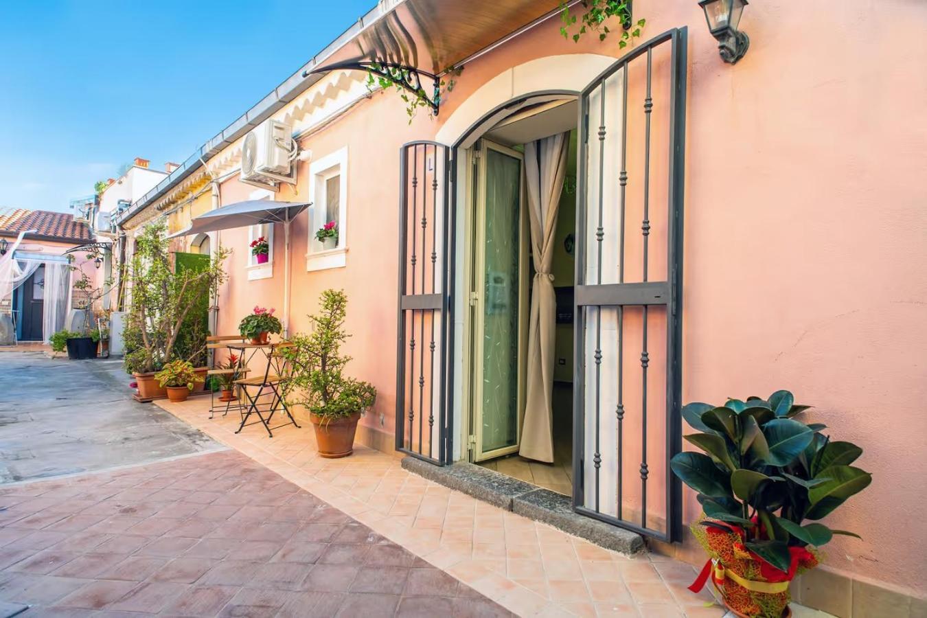 Tropical Holiday House Aeroporto di Catania Fontana Rossa Esterno foto